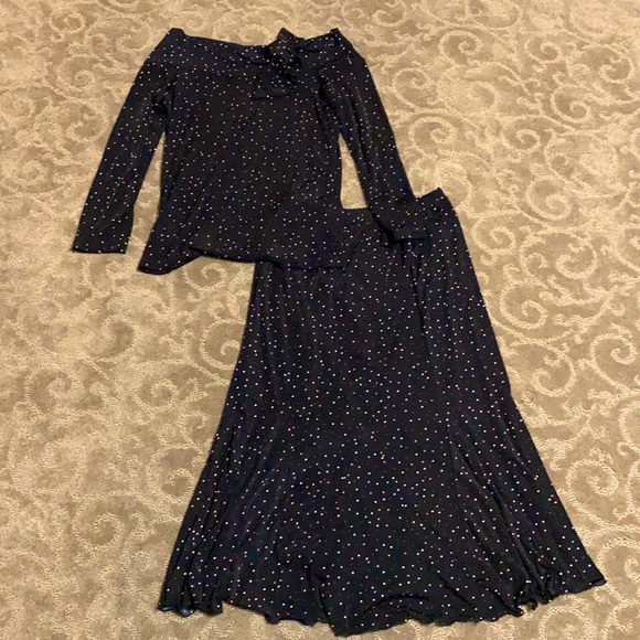 Stretch Top & Skirt - Picture 1 of 3